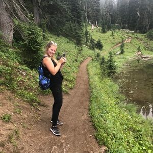 Meet your Posher, Kayla